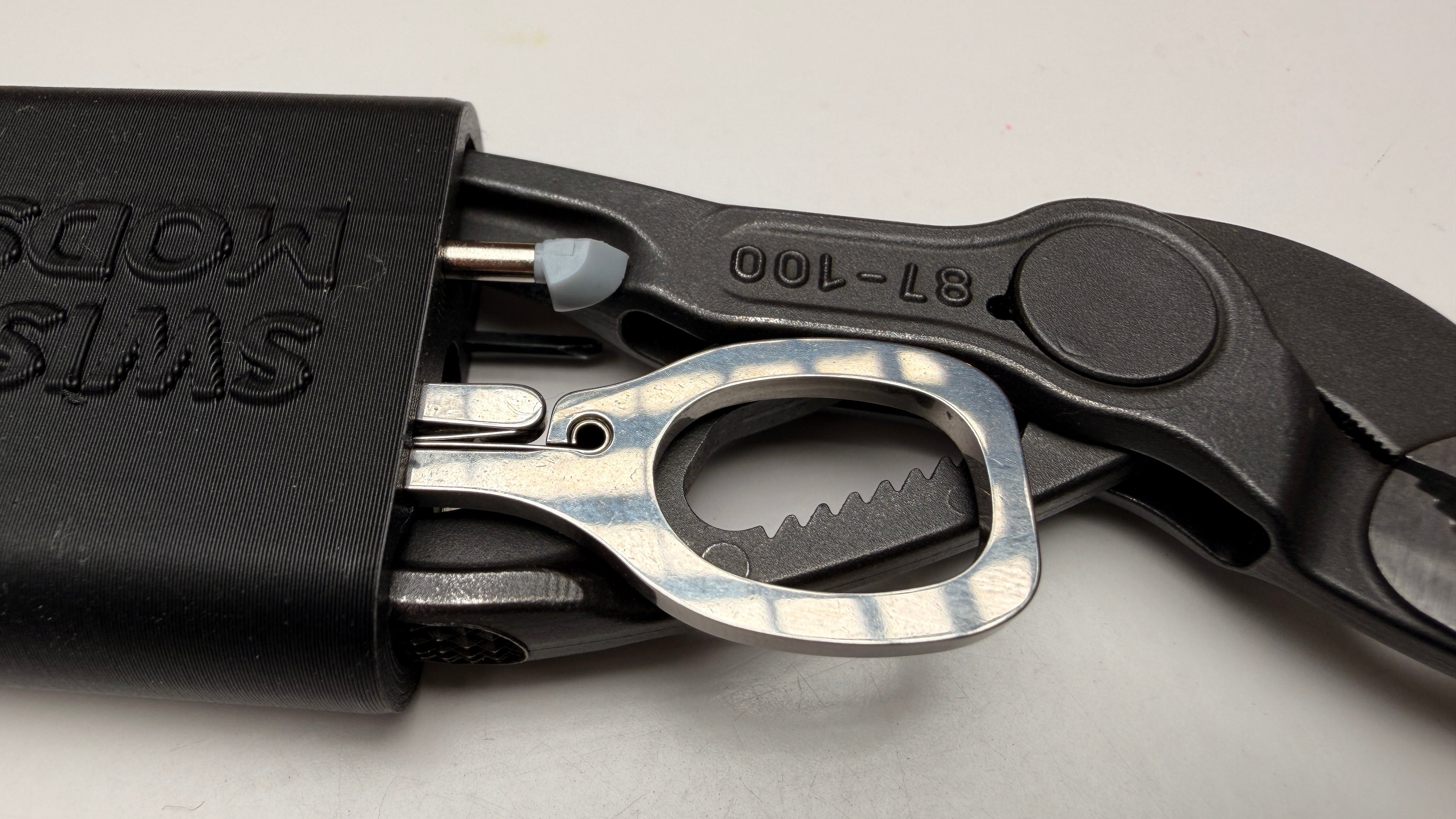 Knipex Multitool Sheath v2.0: Turn Your 100mm Pliers Into a Full EDC Multitool