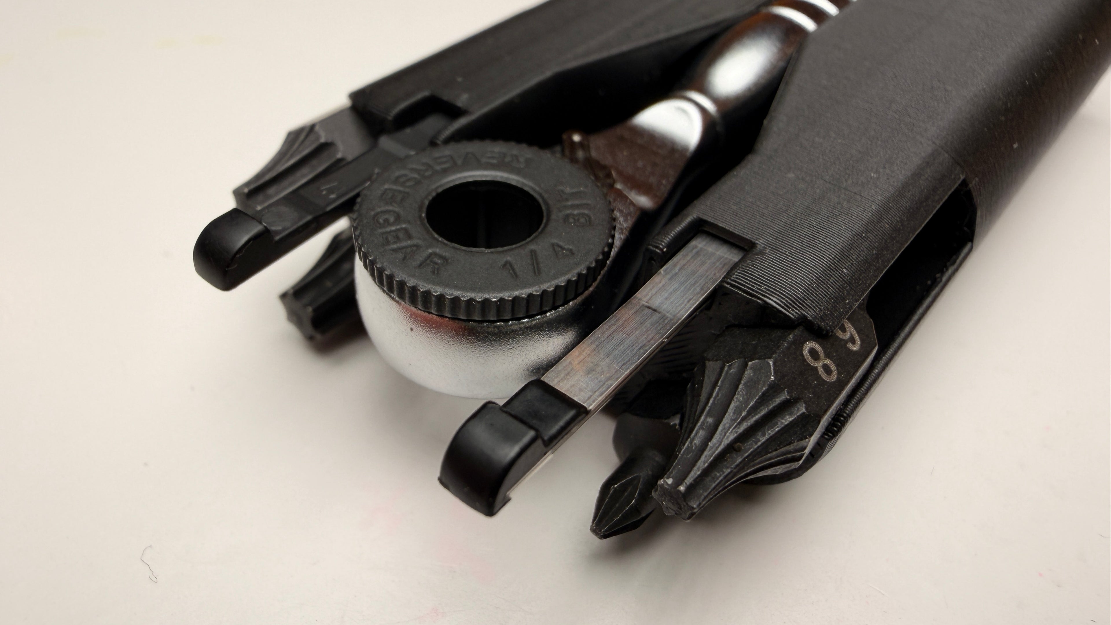 Knipex Multitool Sheath v2.0: Turn Your 100mm Pliers Into a Full EDC Multitool